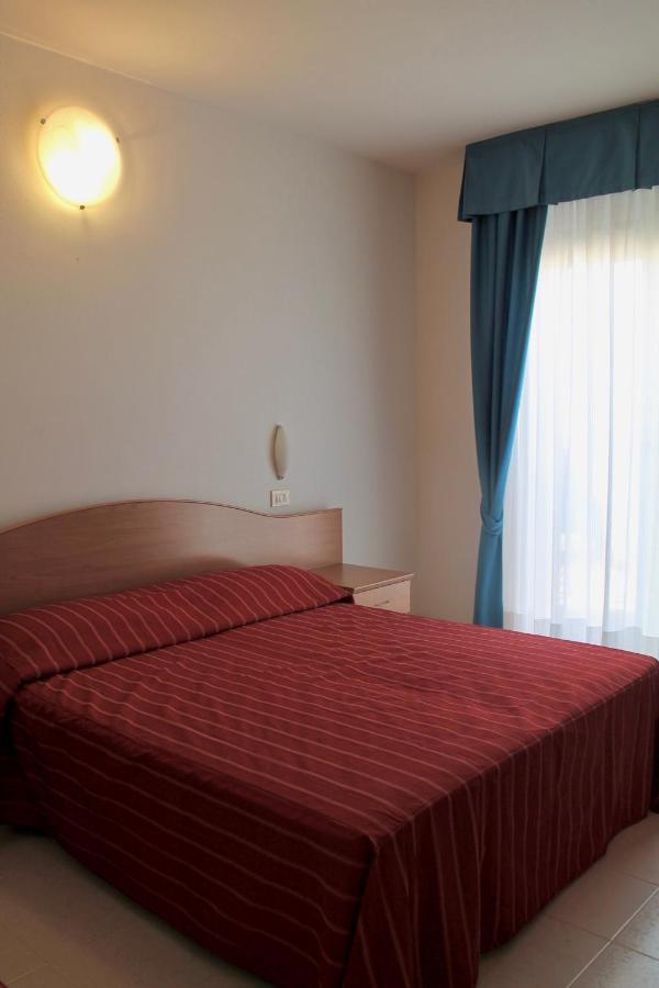 Hotel Vienna Каорле Екстериор снимка