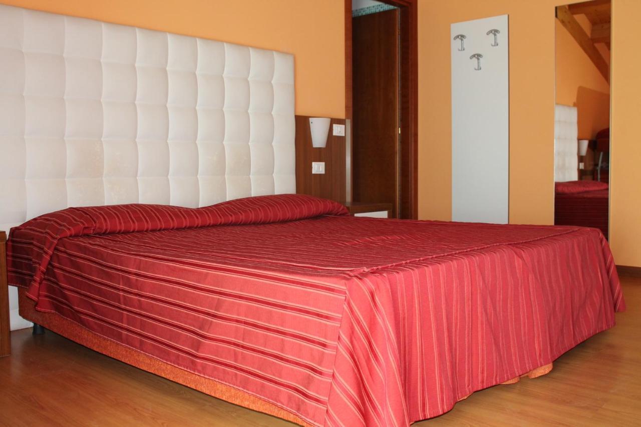 Hotel Vienna Каорле Екстериор снимка