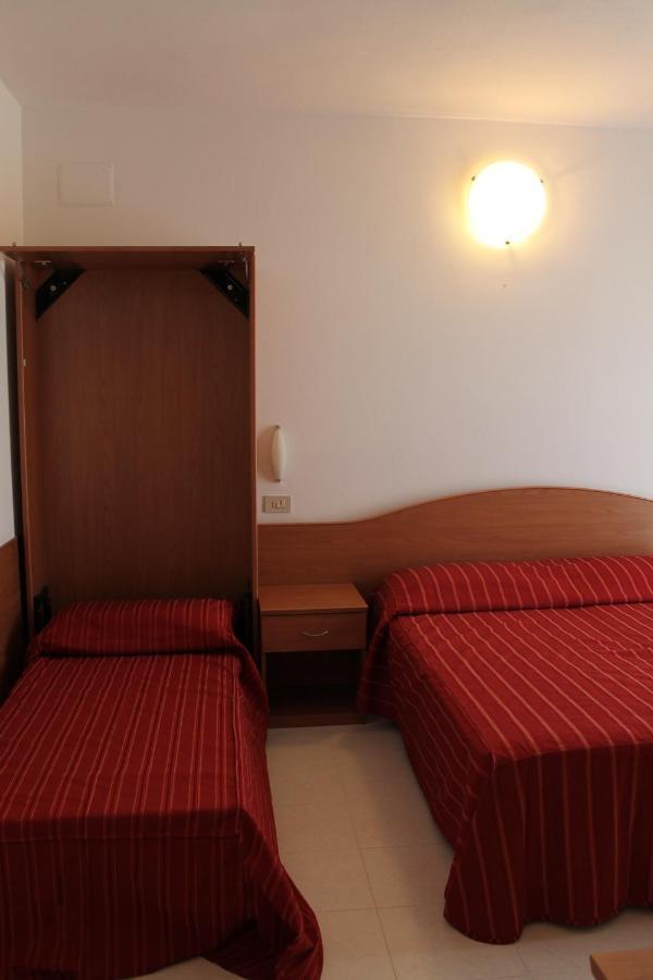 Hotel Vienna Каорле Екстериор снимка