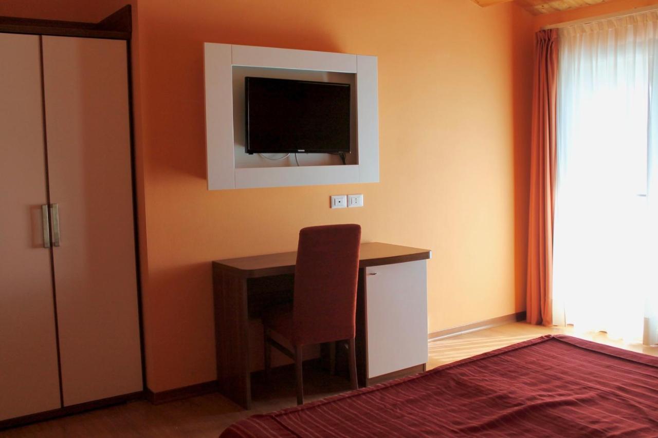 Hotel Vienna Каорле Екстериор снимка