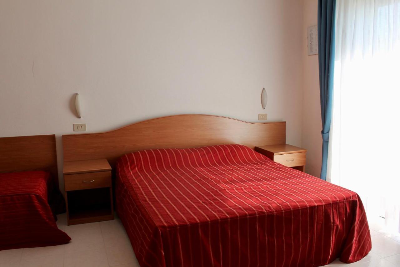 Hotel Vienna Каорле Екстериор снимка