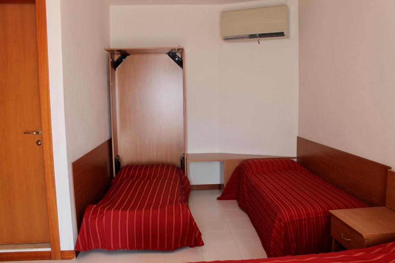 Hotel Vienna Каорле Екстериор снимка
