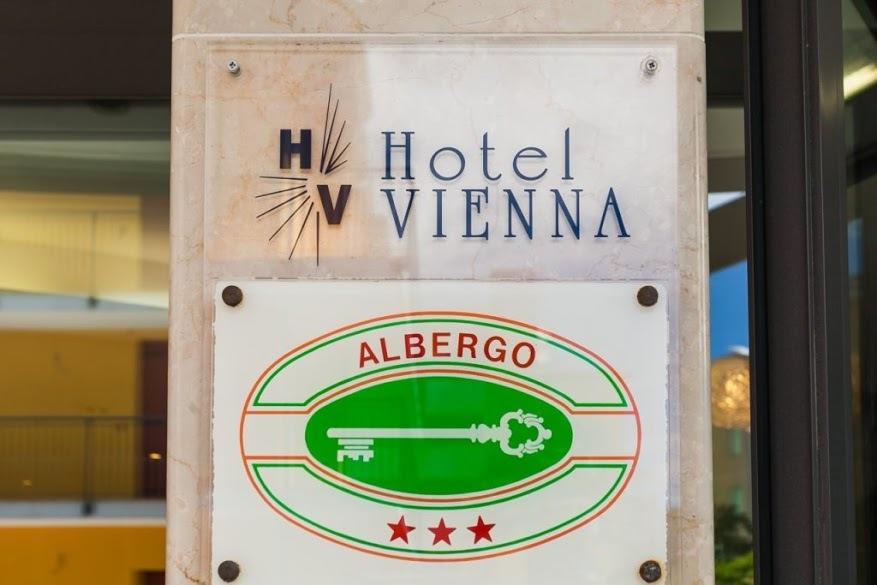 Hotel Vienna Каорле Екстериор снимка