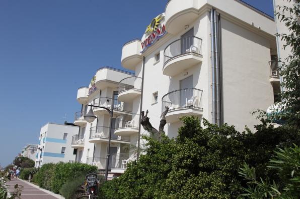 Hotel Vienna Каорле Екстериор снимка