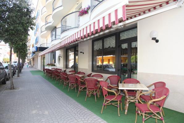 Hotel Vienna Каорле Екстериор снимка