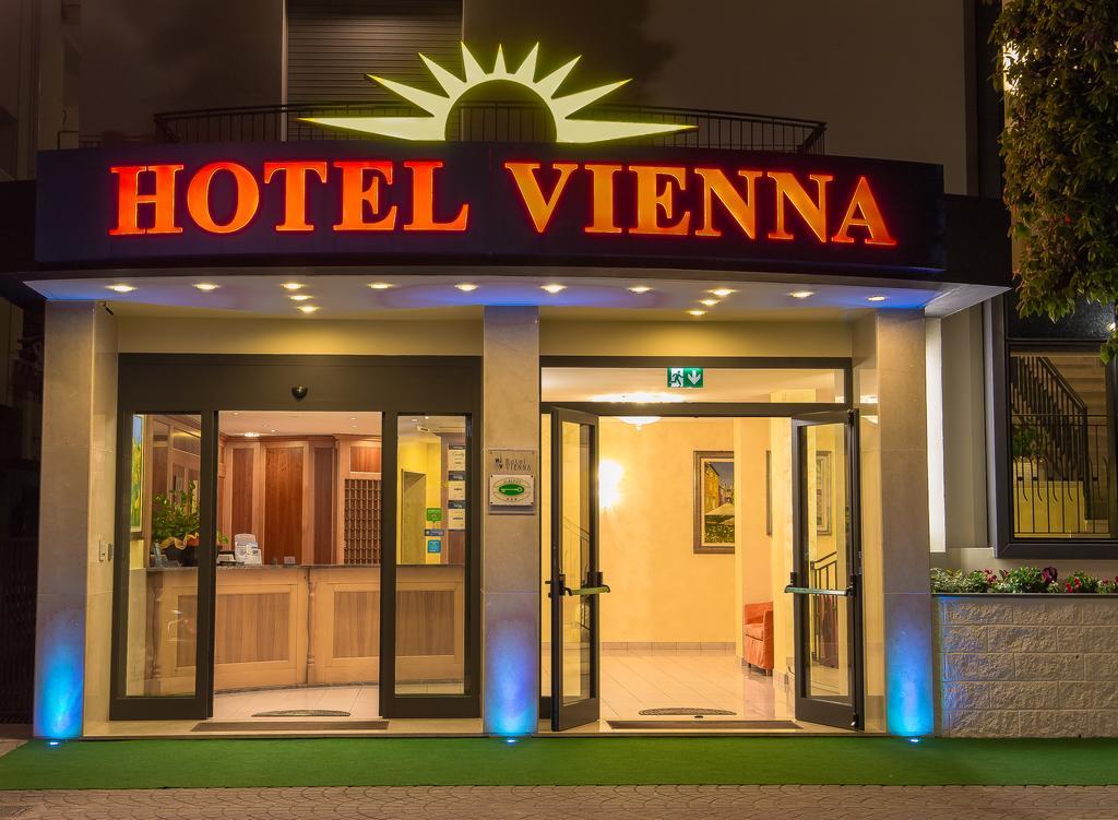 Hotel Vienna Каорле Екстериор снимка