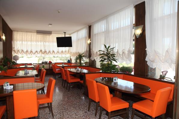 Hotel Vienna Каорле Екстериор снимка