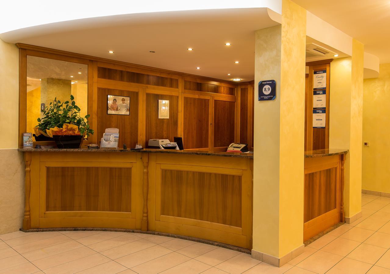 Hotel Vienna Каорле Екстериор снимка