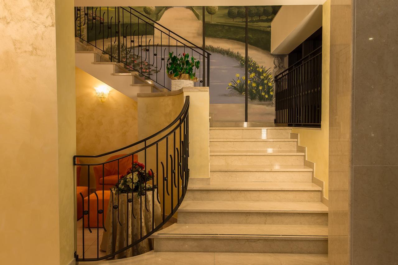 Hotel Vienna Каорле Екстериор снимка